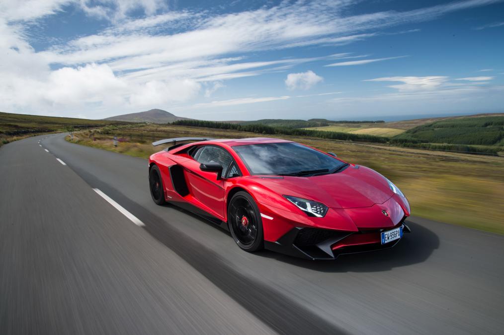 Video Evo Takes The Aventador Sv On A Unrestricted Road On The Isle Of 