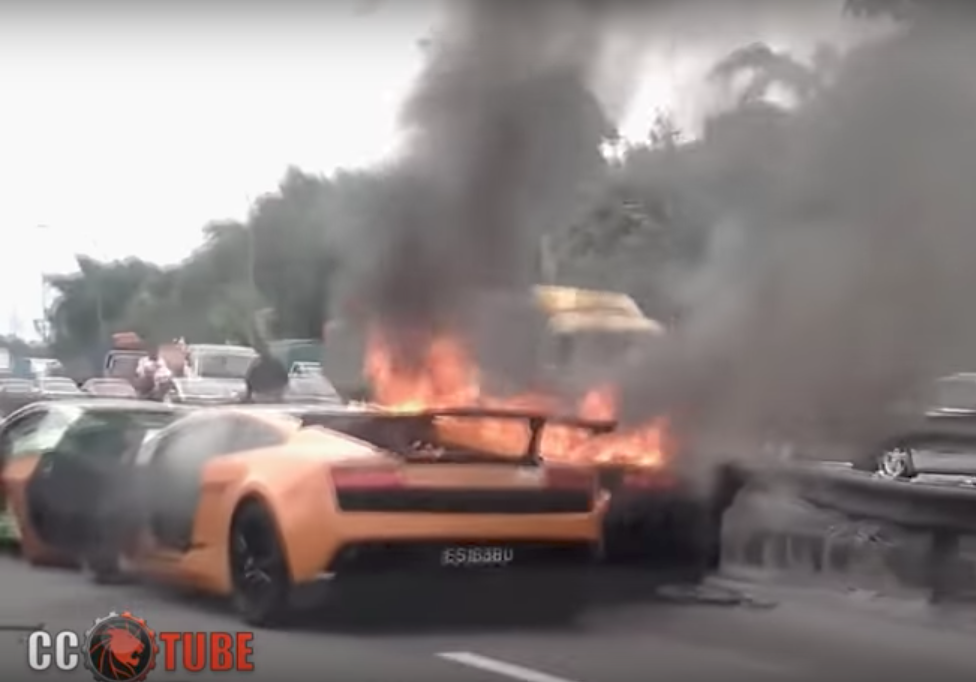 Video: Supercar Idiot Drivers