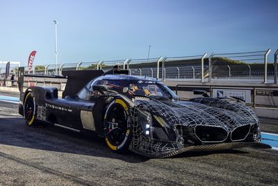 BMW M Hybrid V8 – Now featuring yellow-tint headlights to light the way to Daytona glory