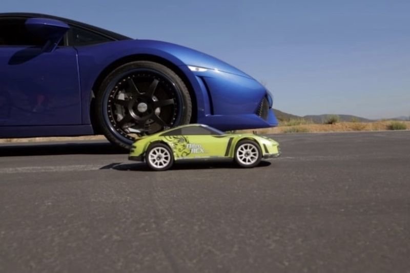 Video: Which One Is Faster? R/c Car Vs 550hp Lambo...